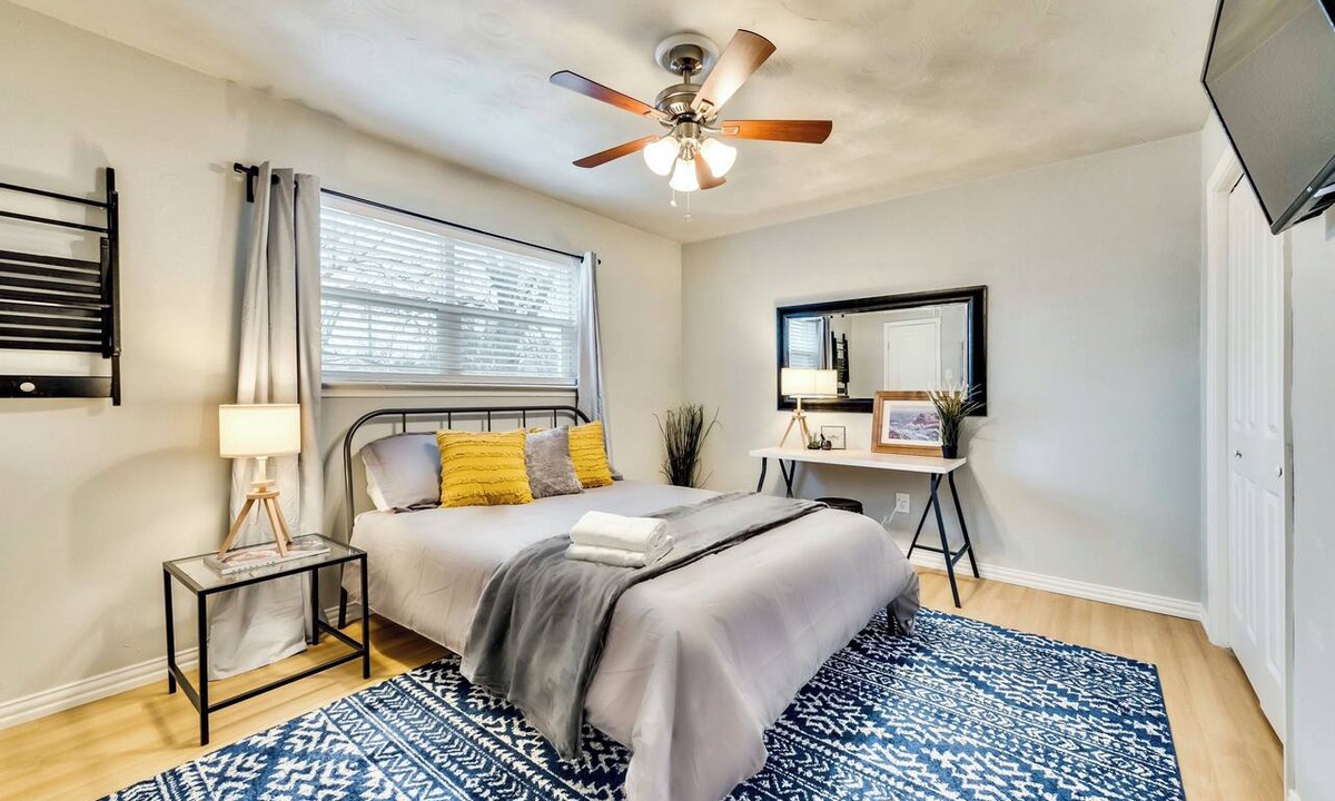 Old East Dallas Apartment | Global Cup Insta-Worthy Flat Arboretum Tickets Included