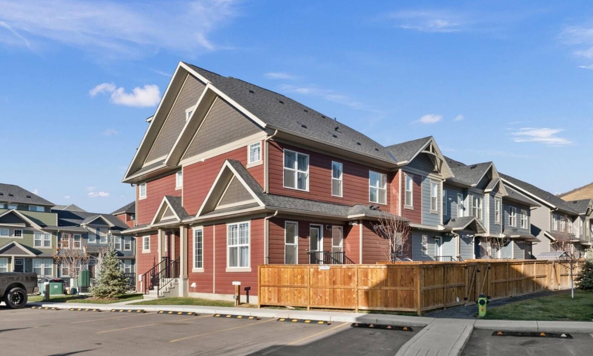 Cranston Apartment | GLOBALSTAY. 3 BR TH View of the Hills