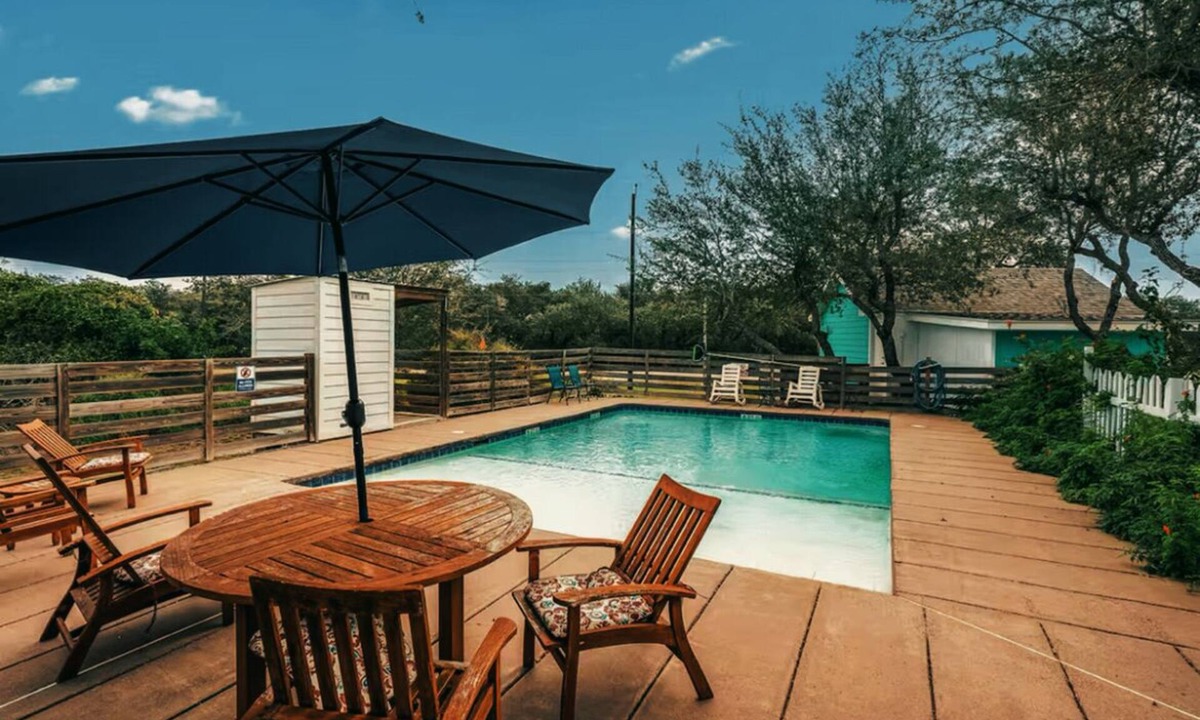 Rockport Cottage | Going CoConuts - cottage by the pool. dog friendly