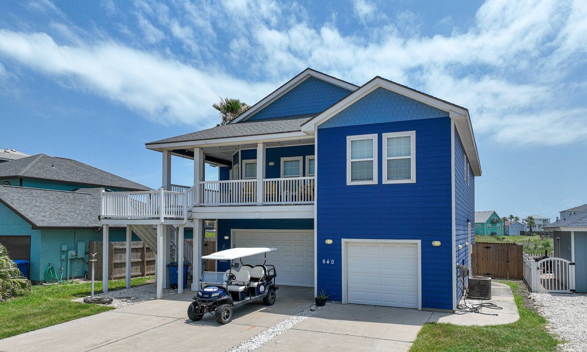 Safe Harbor House | Golf Cart Included, Game Room, Parking for 5 Vehicles, Pet Friendly