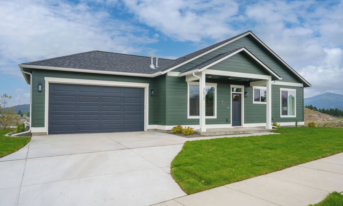 Post Falls House | Golf Getaway - Hot Tub - EV Charger - New 2025 Build