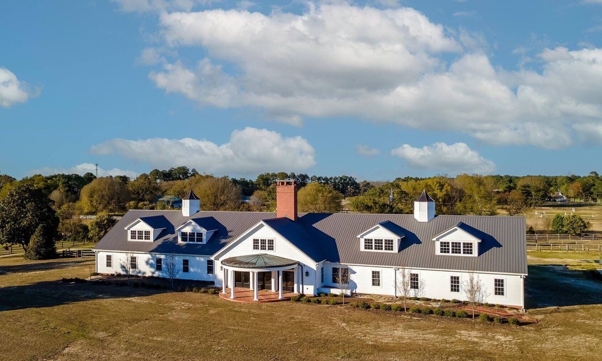 Southern Pines House | Golf & Hunting Retreat - Luxury Historic Barn Near Pinehurst