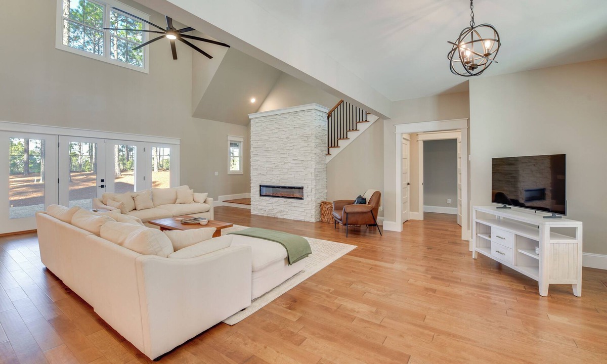 Southern Pines House | Golf, Ride & More! Luxe Home in Southern Pines