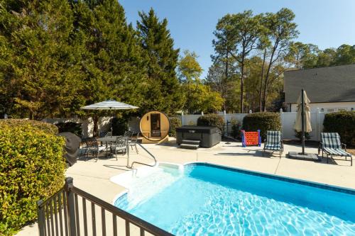 Pinehurst House | Golfer Paradise. Pool, Sauna, Hot Tub, Putting Green and More