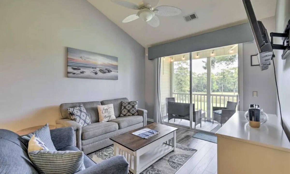 Carolina Forest Condo | Good Vibes on the Green | Bright, Airy 2BR River Oaks Stay