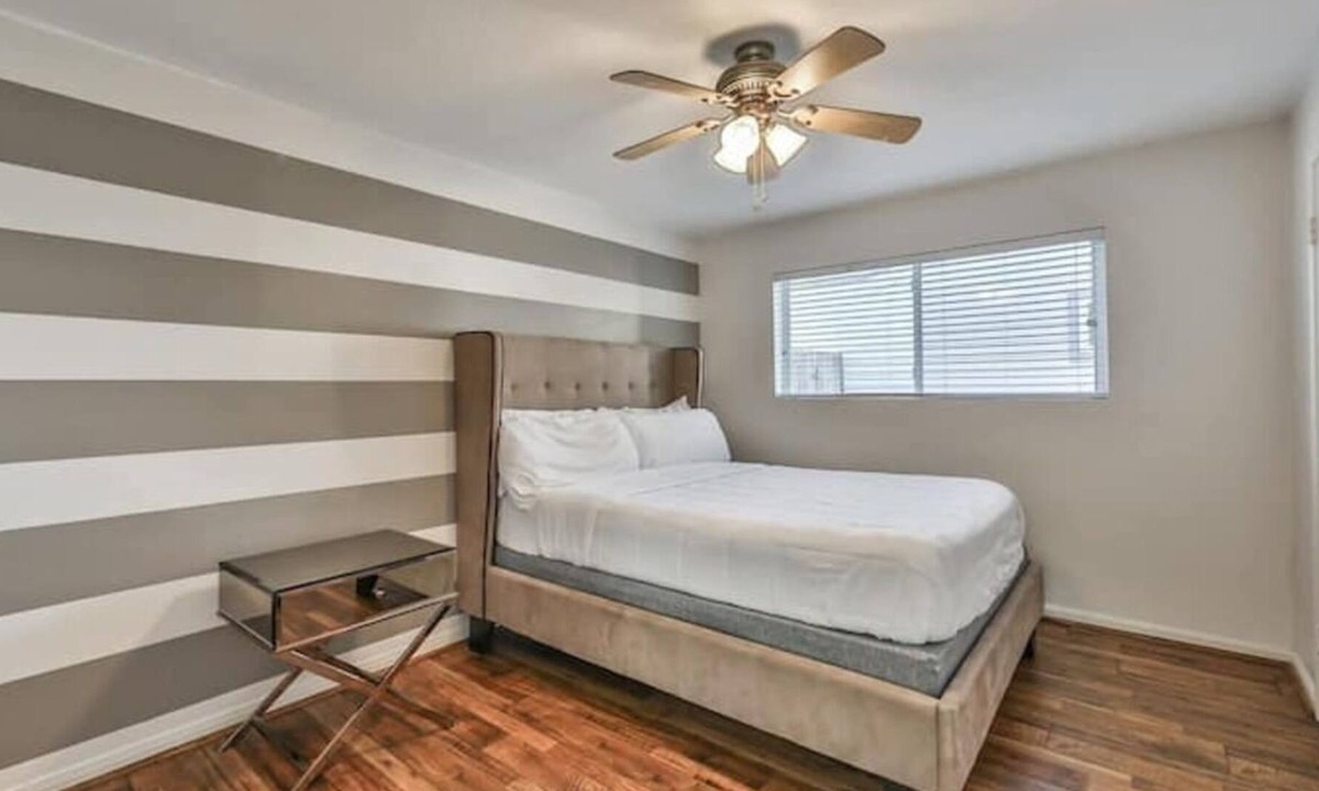 Briarforest House | Gorgeous 4 bedroom 2 bath home in center Houston