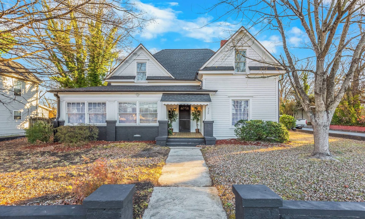 Thomasville House | Gorgeous home in historic Downtown Thomasville 5bd/2bath sleeps up to 15 people
