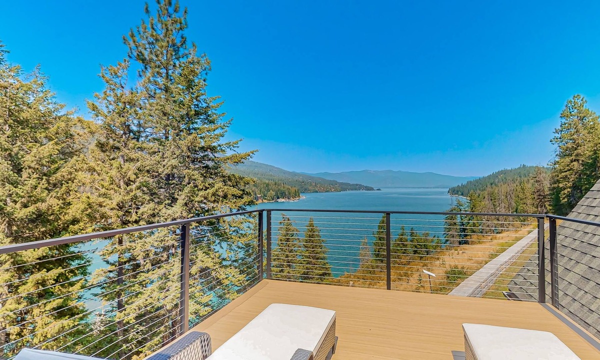 Sagle House | Gorgeous mountain home with dock, lake views, Kayaks & Hiking Trails