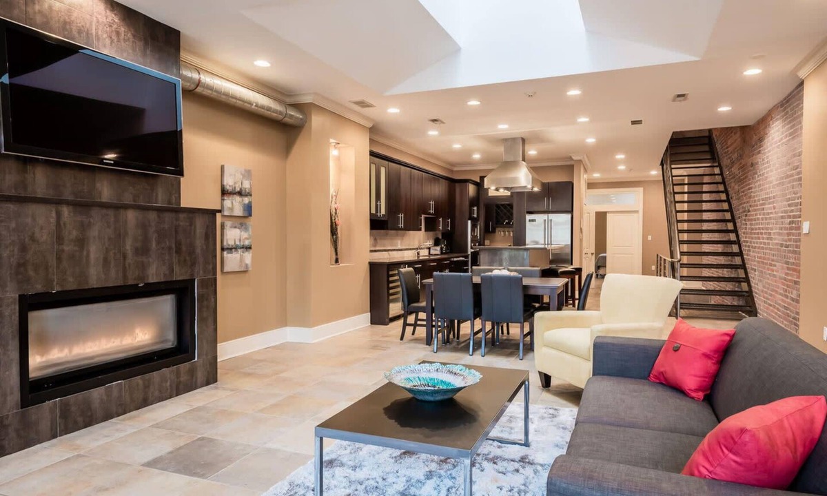 Old City Apartment | Gorgeous Penthouse w/SPA and Roof Deck