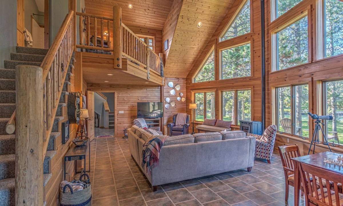 Oregon Water Wonderland Cabin | Gorgeous riverfront log cabin, air hockey, near boat launch, BBQ outdoor seating