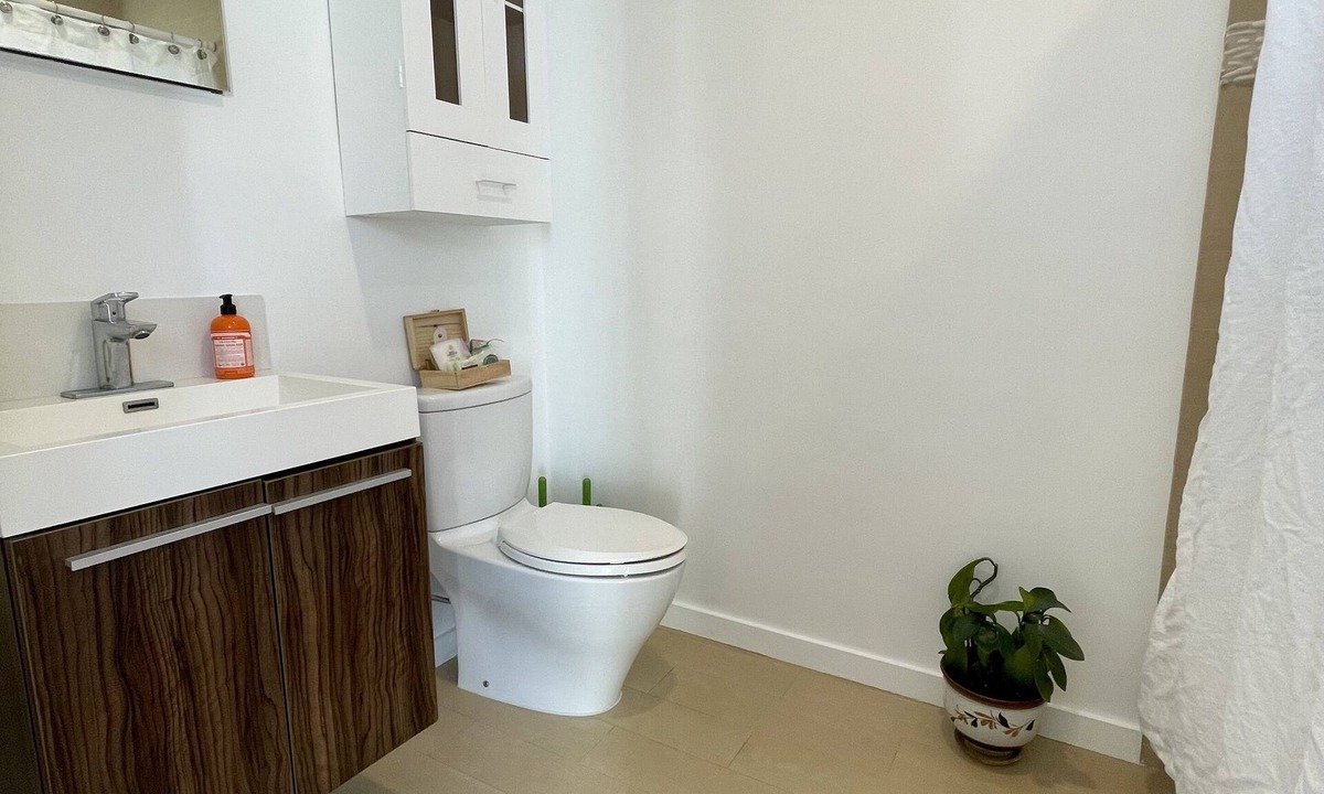 Del Rey Apartment | Gorgeous, studio in the heart of Southern California! Bright, sunny & beautiful!