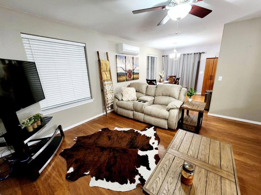 Columbia Falls House | Grace Hideaway