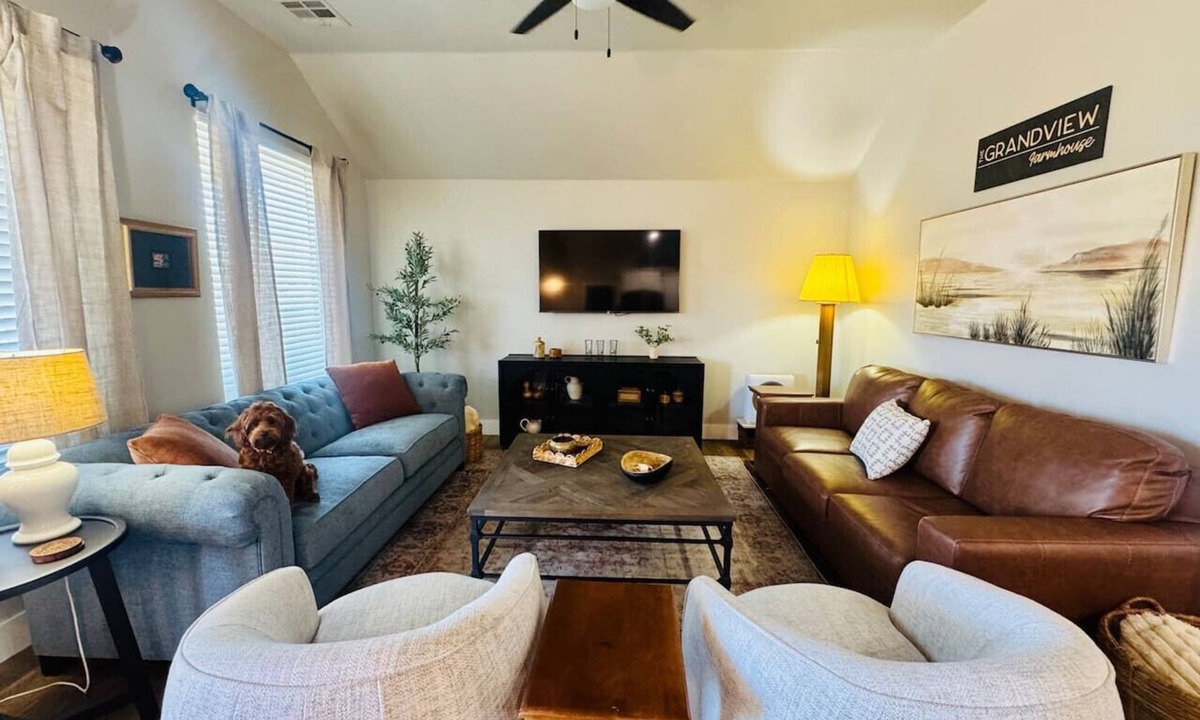 Stillwater House | Grandview Farmhouse in the heart of Stillwater