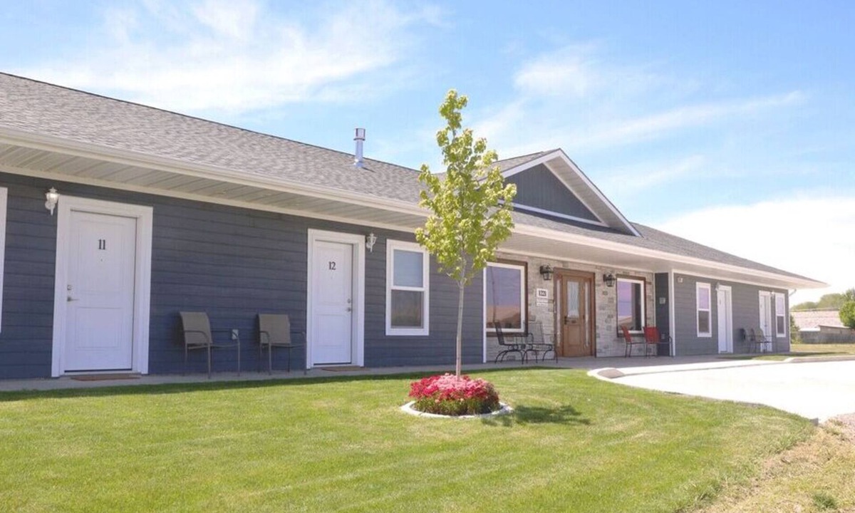 Heyburn House | Greystone Crossing Suite #8