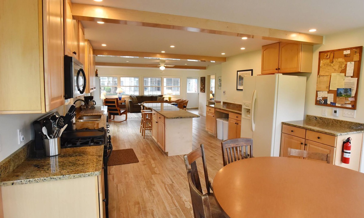 Vermilion Cottage | Grossman Cottage in Idyllic Linwood Park