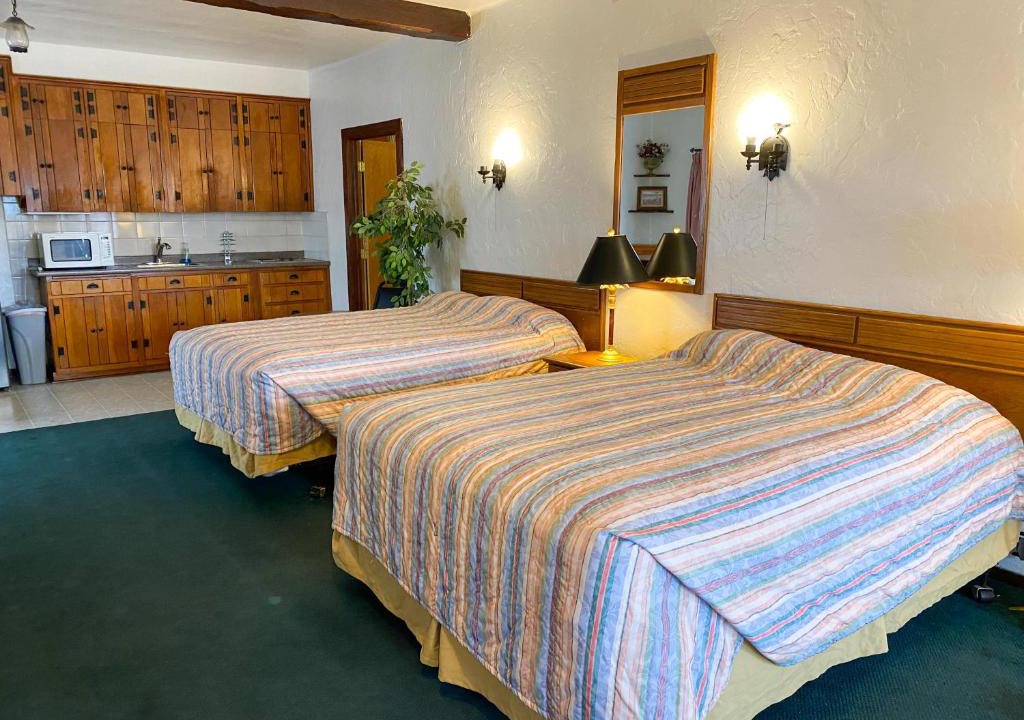 Cheyenne Hotel | Guest Ranch Motel