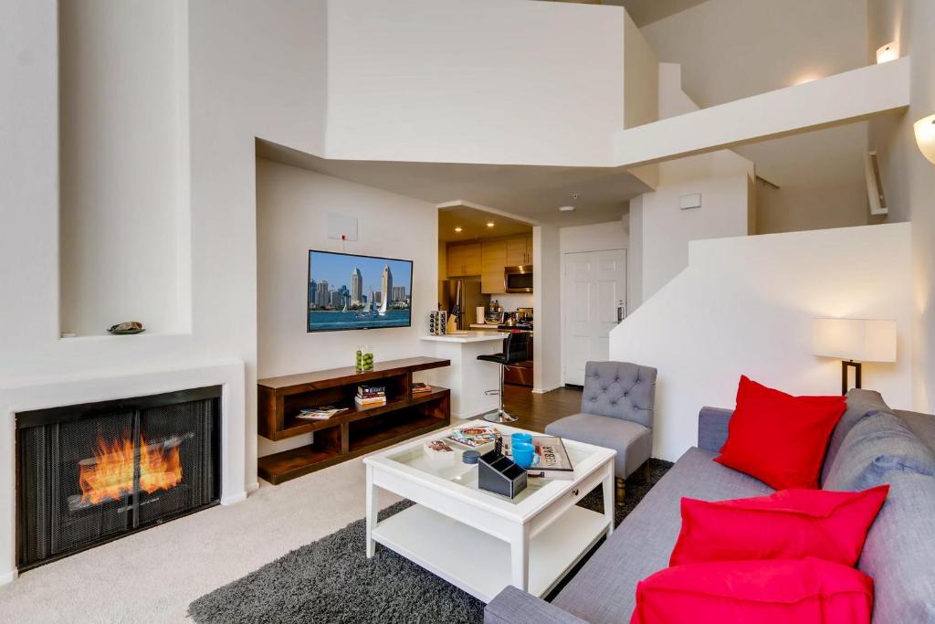 Downtown San Diego Apartment | H2 -NEW Gorgeous Downtown San Diego 1 Bedroom + Upstairs Bedroom Loft!