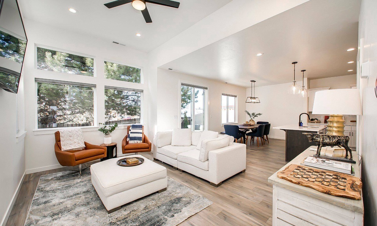 West Valley House | #HabitueHomes - Crossroads Retreat - Hot Tub!