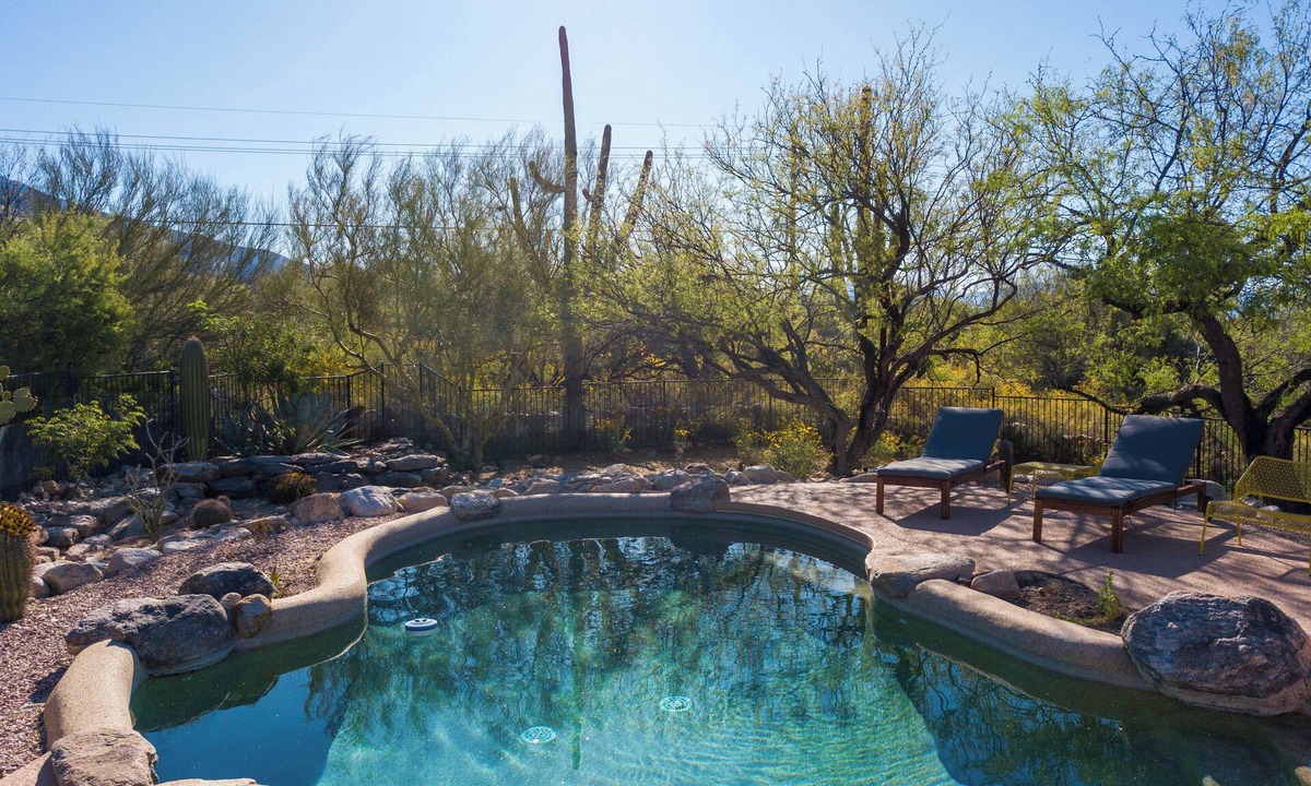 The Foothills House | Hacienda Riad: free pool heat, hot tub, views