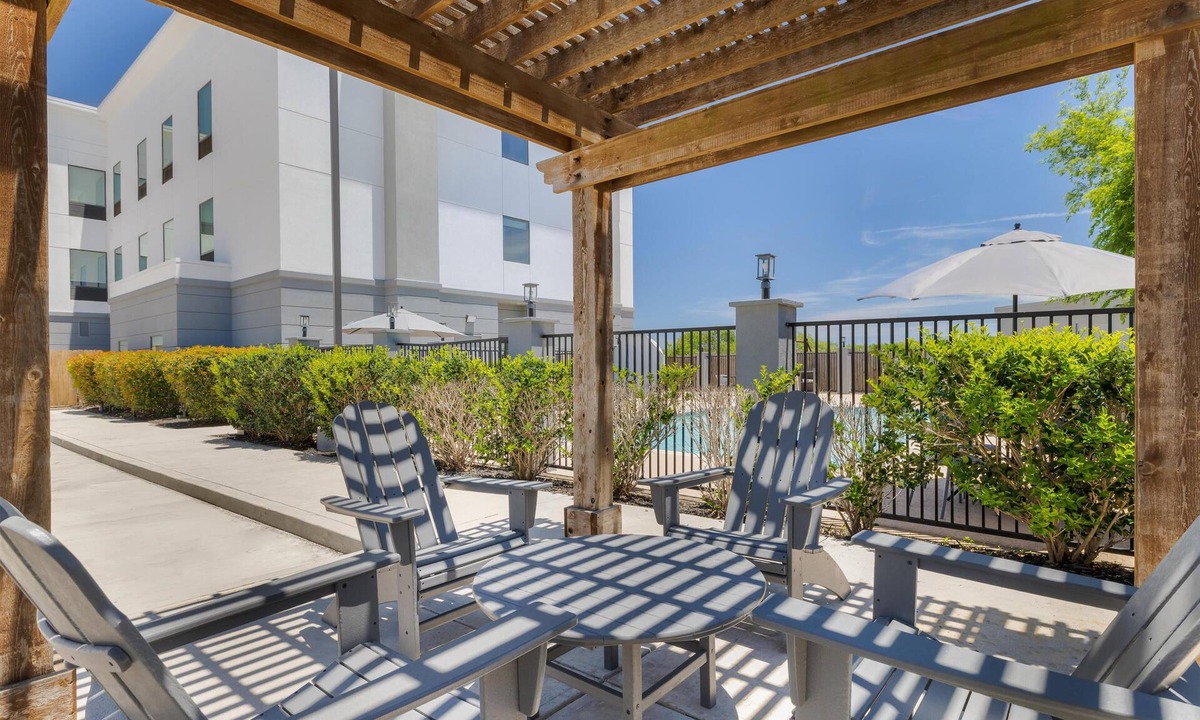 Pleasanton Hotel | Hampton Inn Pleasanton