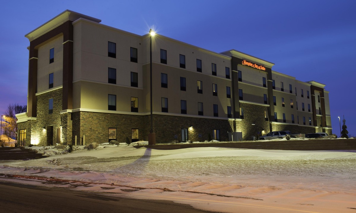 Bismarck Hotel | Hampton Inn & Suites Bismarck Northwest