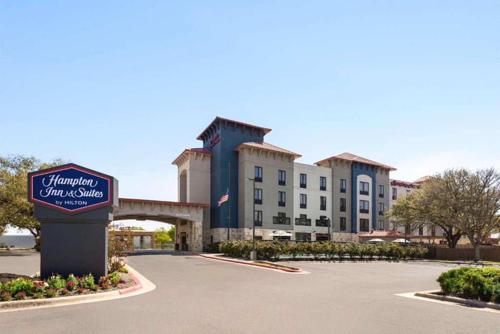 San Marcos Hotel | Hampton Inn & Suites San Marcos