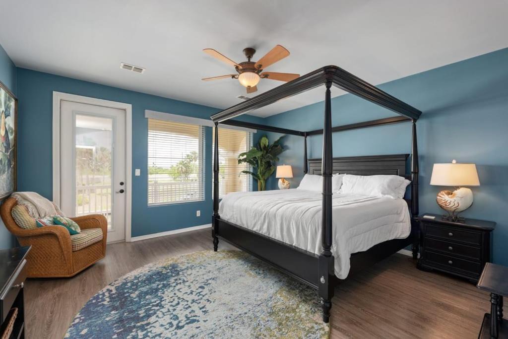 Laguna Vista House | Harborside Townhome in Beautiful Laguna Vista