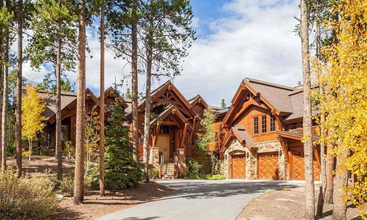Peak 8 House | Hatari Lodge: Huge Custom Home Walk to Gondola - Great Amenities!