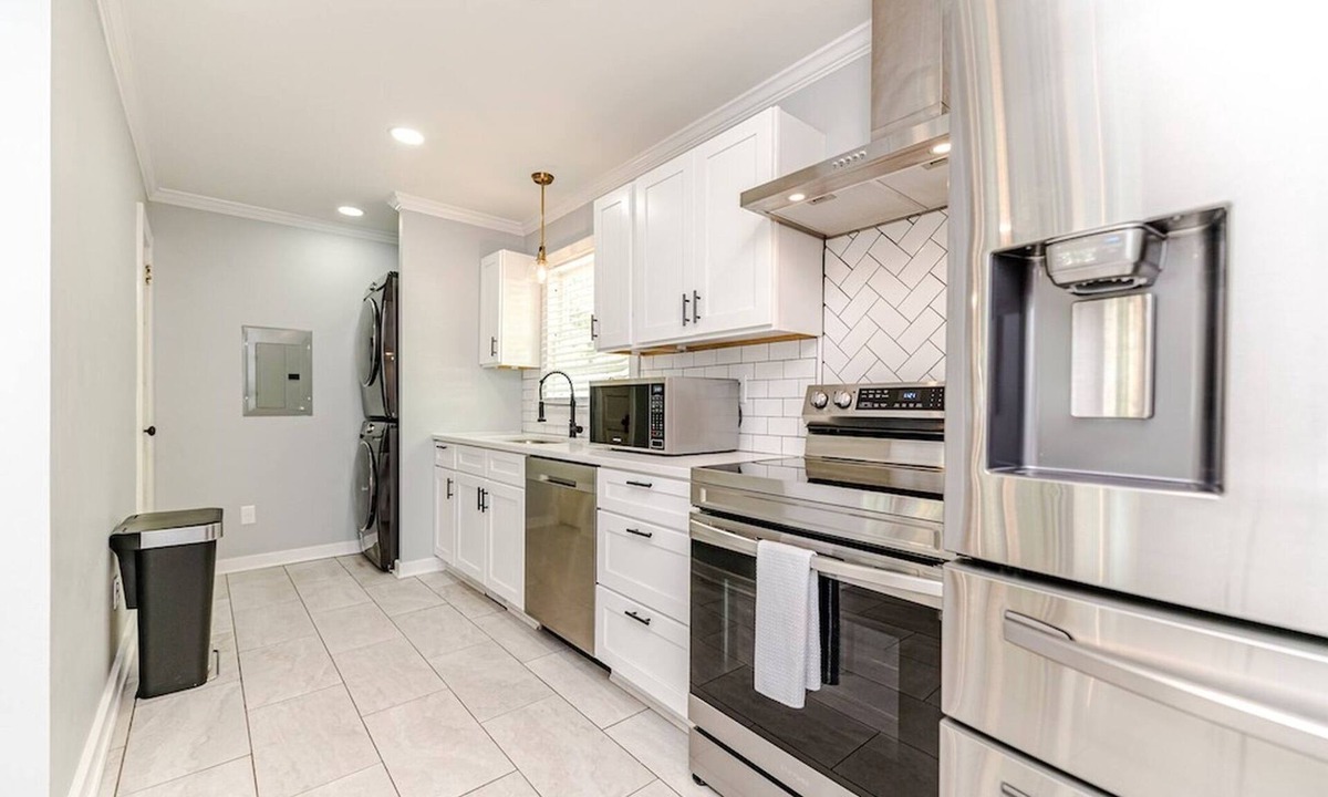 Downtown House | Heart of Downtown- Near golfing, bars, and restaurants!