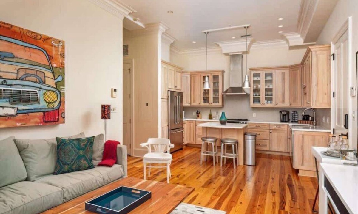 Harleston Village Apartment | Heart of King St · Charming Condo· Private Balcony