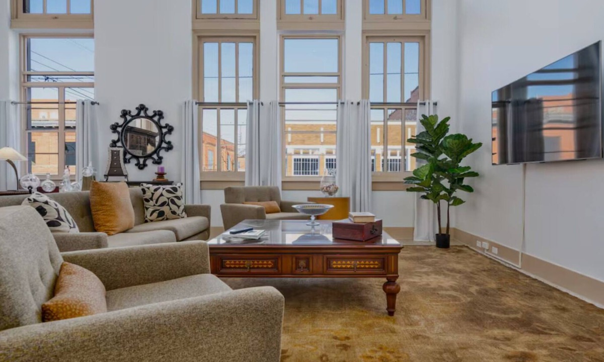 Sapulpa House | Heart of Route 66. Stunning Apartment on Old City Hall's 2nd Floor