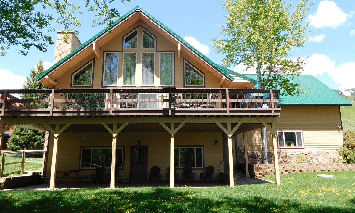 Island Park Cabin | Henry's Lakefront Cabin - 20 miles from YNP - Sleeps 10 with 3 baths