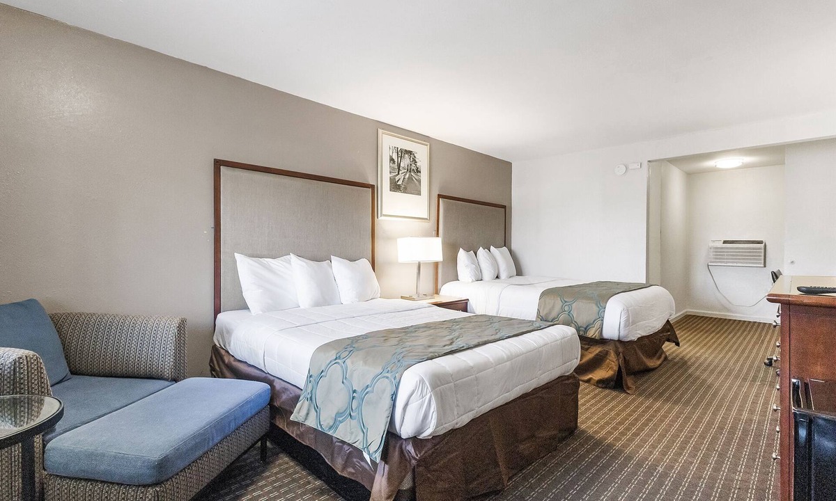 Hayward Hotel | Heritage Inn Express Hayward