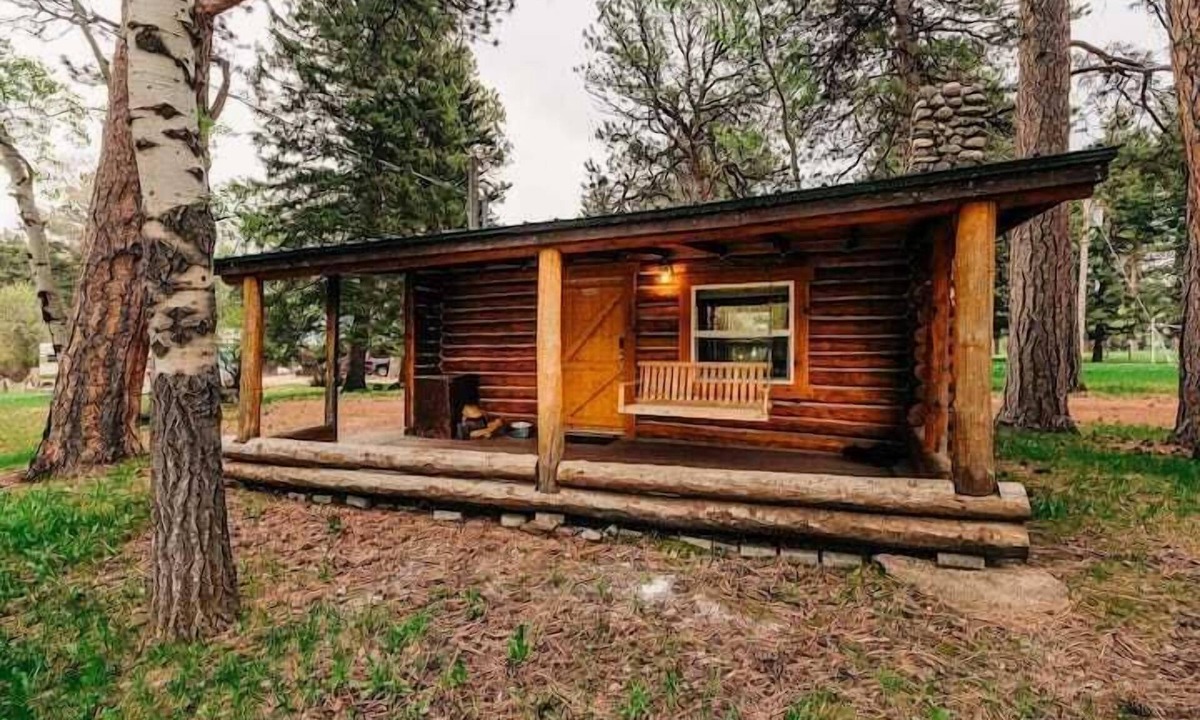 Saddlestring Cabin | Hideout Cabin, Rustic Hideout Cabin