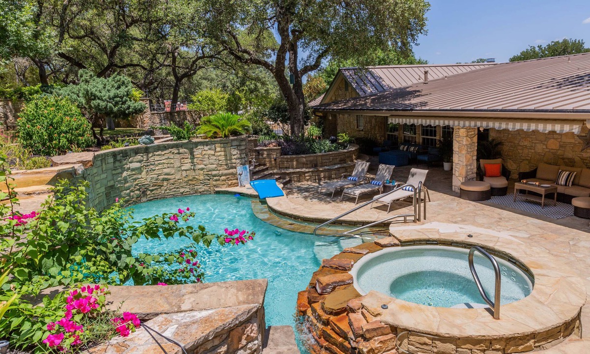 Canyon Lake Villa | High-End Resort! 1-Story, 4min to Lake, HeatedPool, BoatParking, BigBeds, GameRm