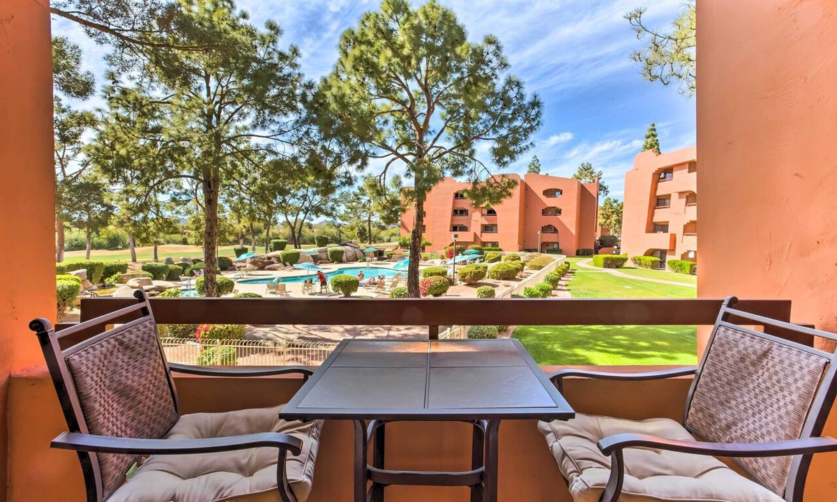 Paradise Valley Village Condo | Hike & Relax Poolside! Long-Term Stay in Phoenix