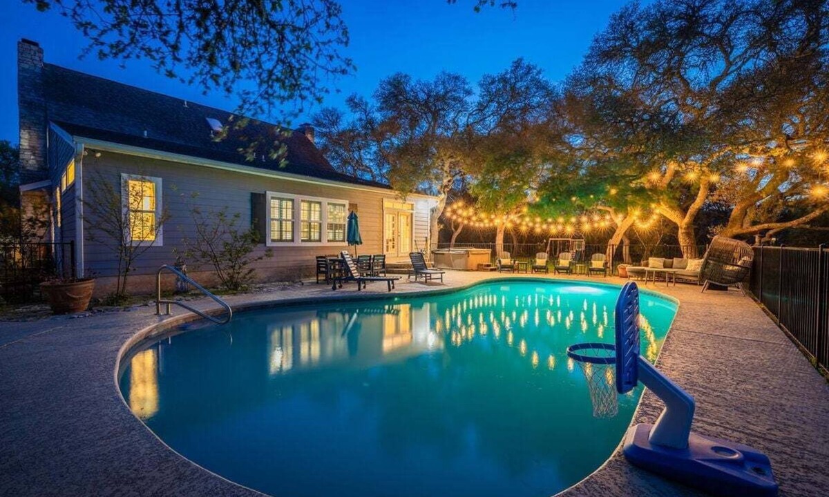 Dripping Springs House | Hill Country Retreat | Private Pool | Hot Tub | Sleeps to 12