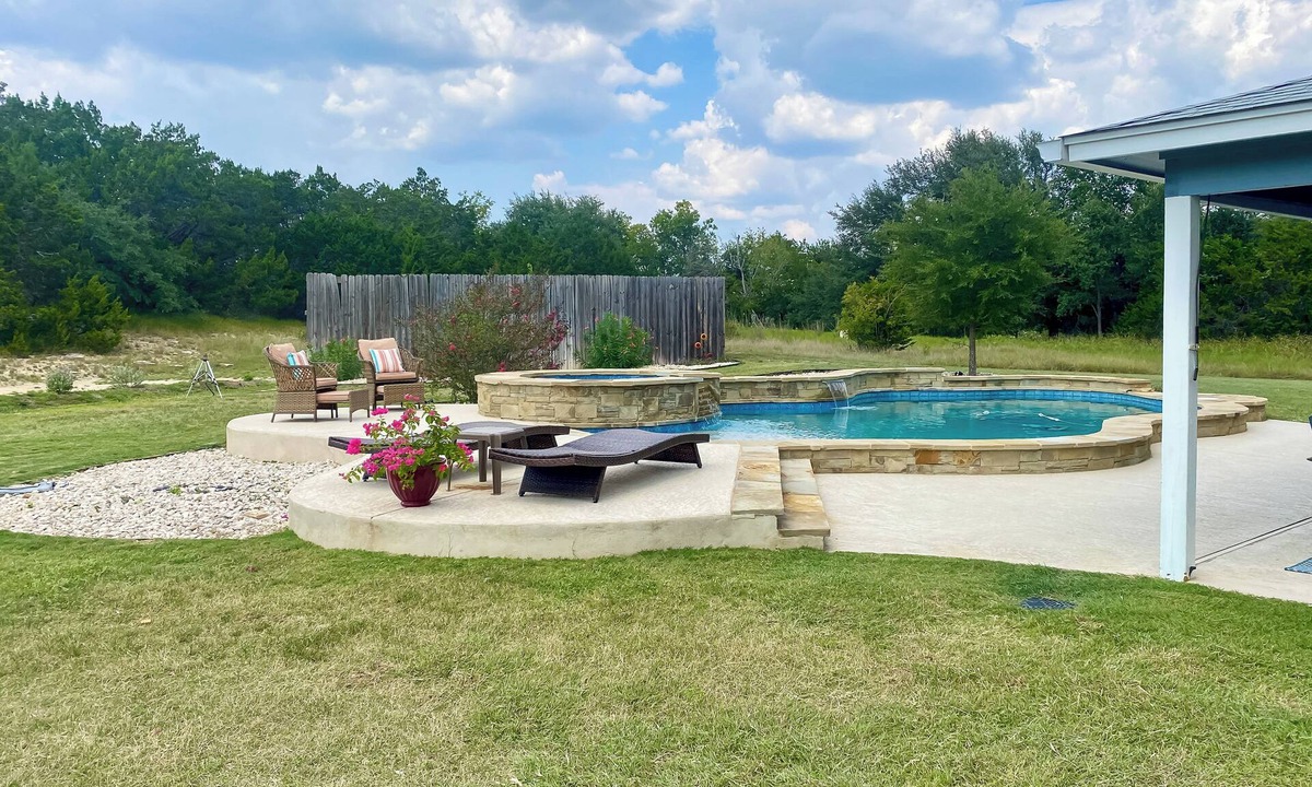 Henly House | Hill Country Escape: Family Home w/Outdoor Oasis