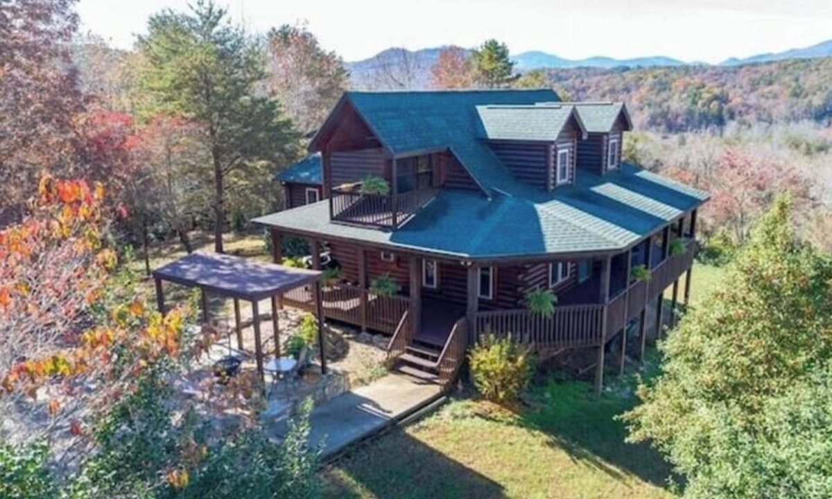 Rutherfordton Cabin | Hillside Haven - Amazing views with a hot tub!