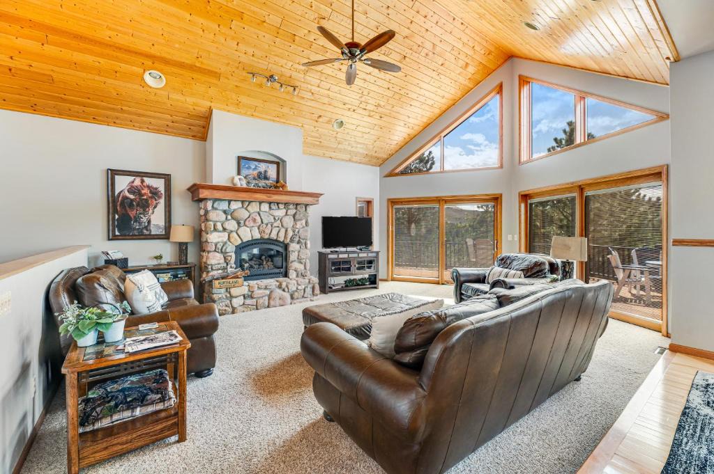 Deadwood House | Hilltop Haven