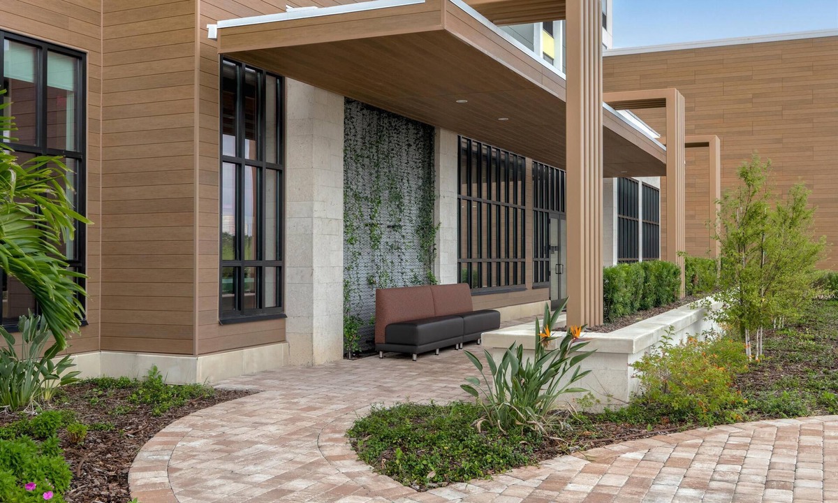 Florida Center North Hotel | Hilton Garden Inn Orlando I-4 Millenia Blvd Mall