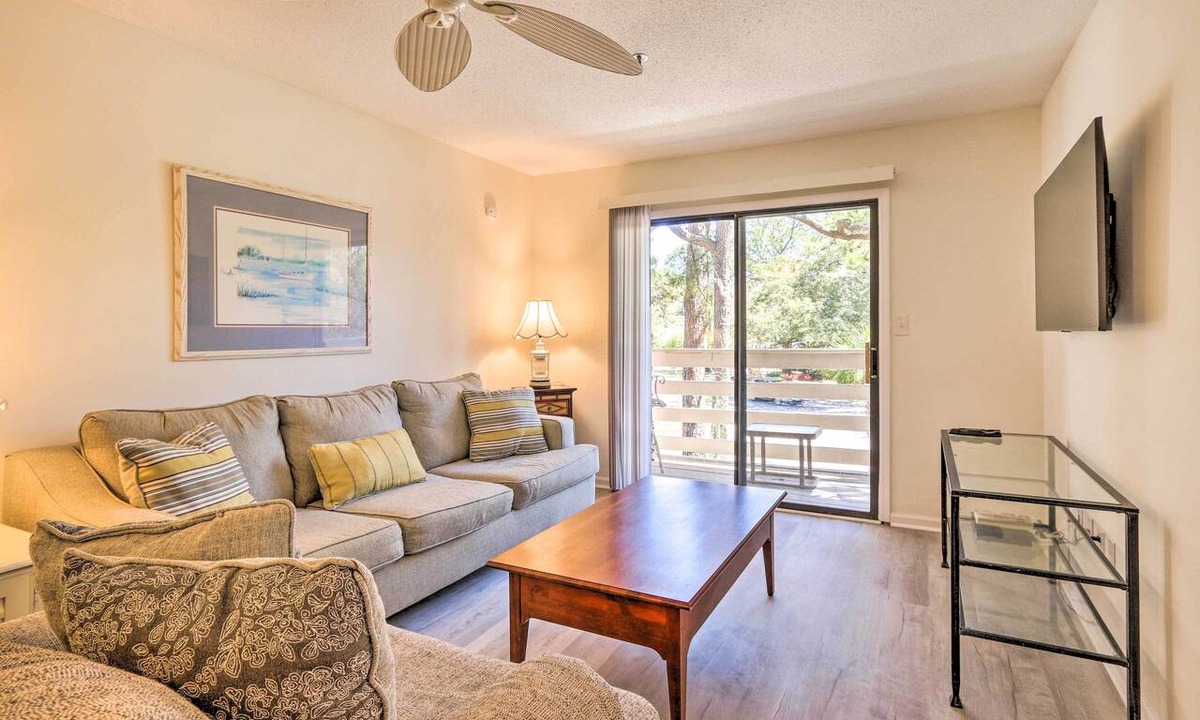 Folly Field Condo | Hilton Head Condo: Pool, Hot Tub & Tennis Access!