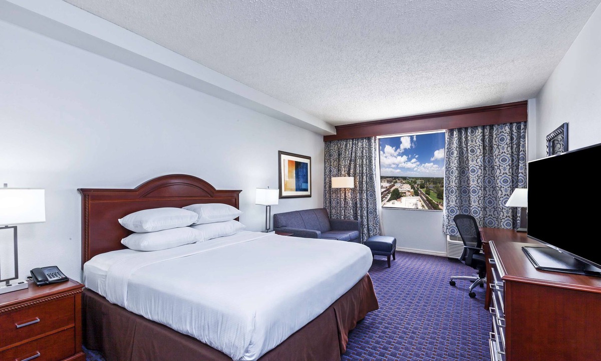 Brazos Hotel | Hilton Waco