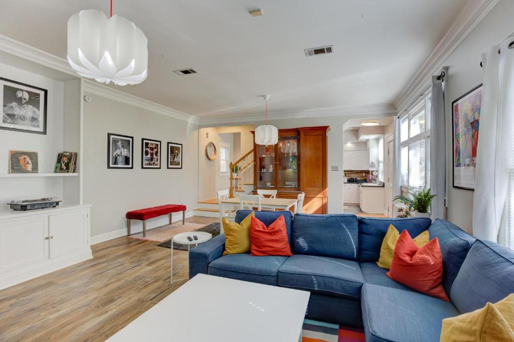 Midtown House | Hip and Spacious Midtown Cottage near Beale Street