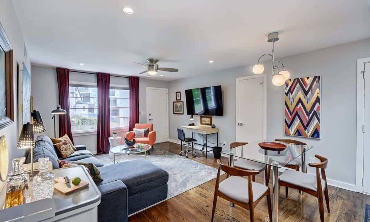 Cherry Condo | Historic 1BR Myers Park Condo Near Atrium CMC & Uptown with King Bed and Parking