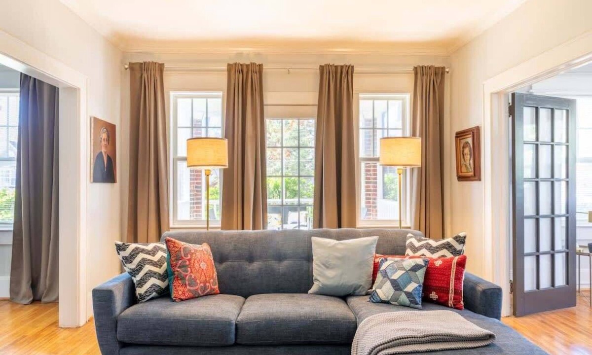 Dilworth Condo | Historic Dilworth 3-Unit Stay | 6 King Beds + Parking | Near Atrium & Novant