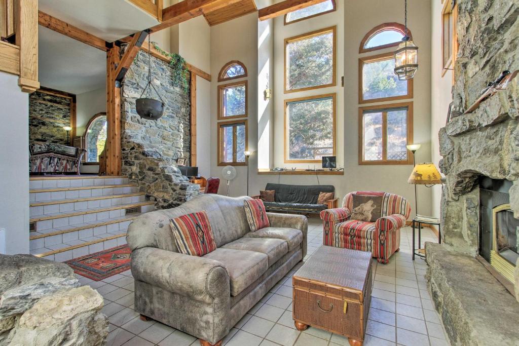 Helena House | Historic Helena Retreat - Near Dtwn and Mt Helena!