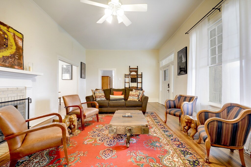 West Campus House | Historic Home in the Heart of Austin - Sleeps 10