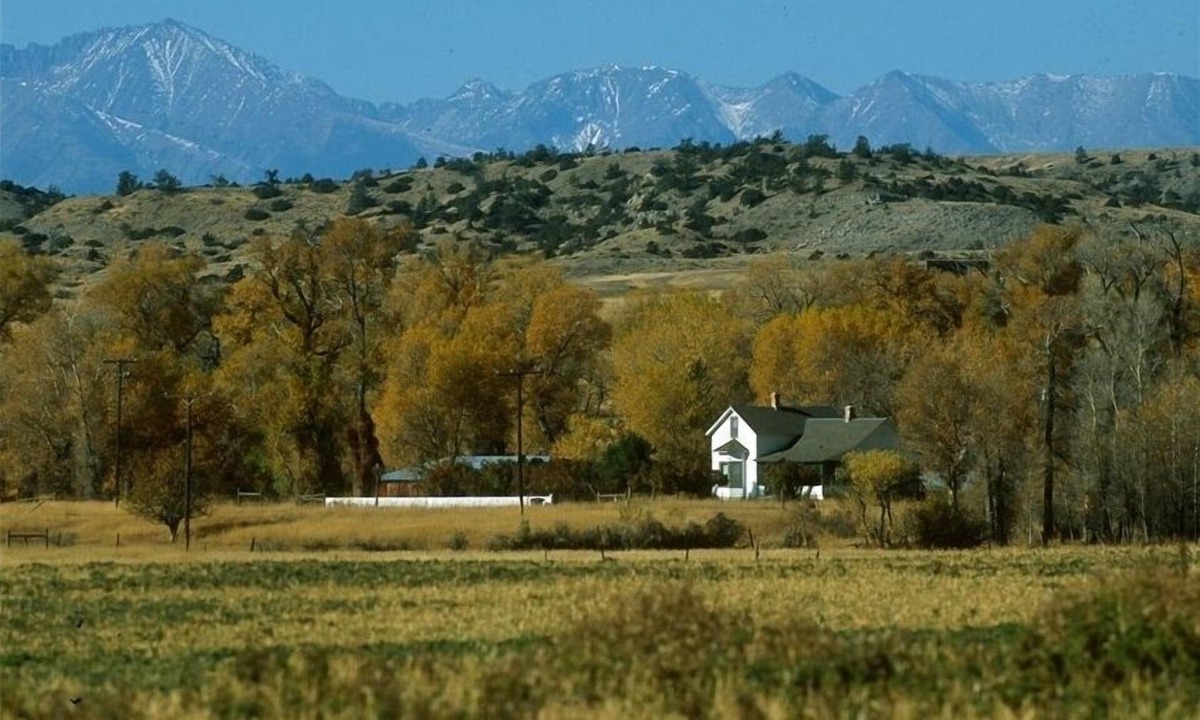 Big Timber House | Historic Home on 800 Acre Ranch on Banks of Yellowstone River