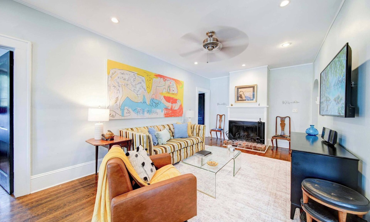 Cherry Condo | Historic Myers Park 2BR Condo with Free Parking Near Uptown